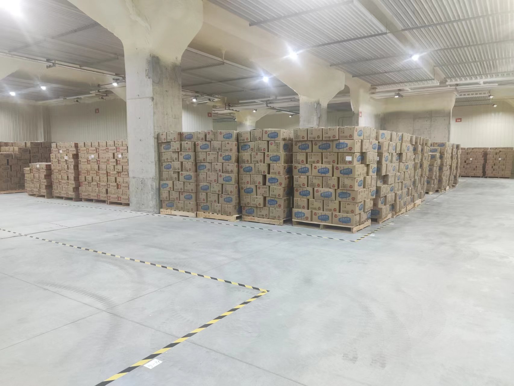 領鮮冷鏈攜手食品企業，提供專業冷凍倉儲服務，助力酒店用品高效配送